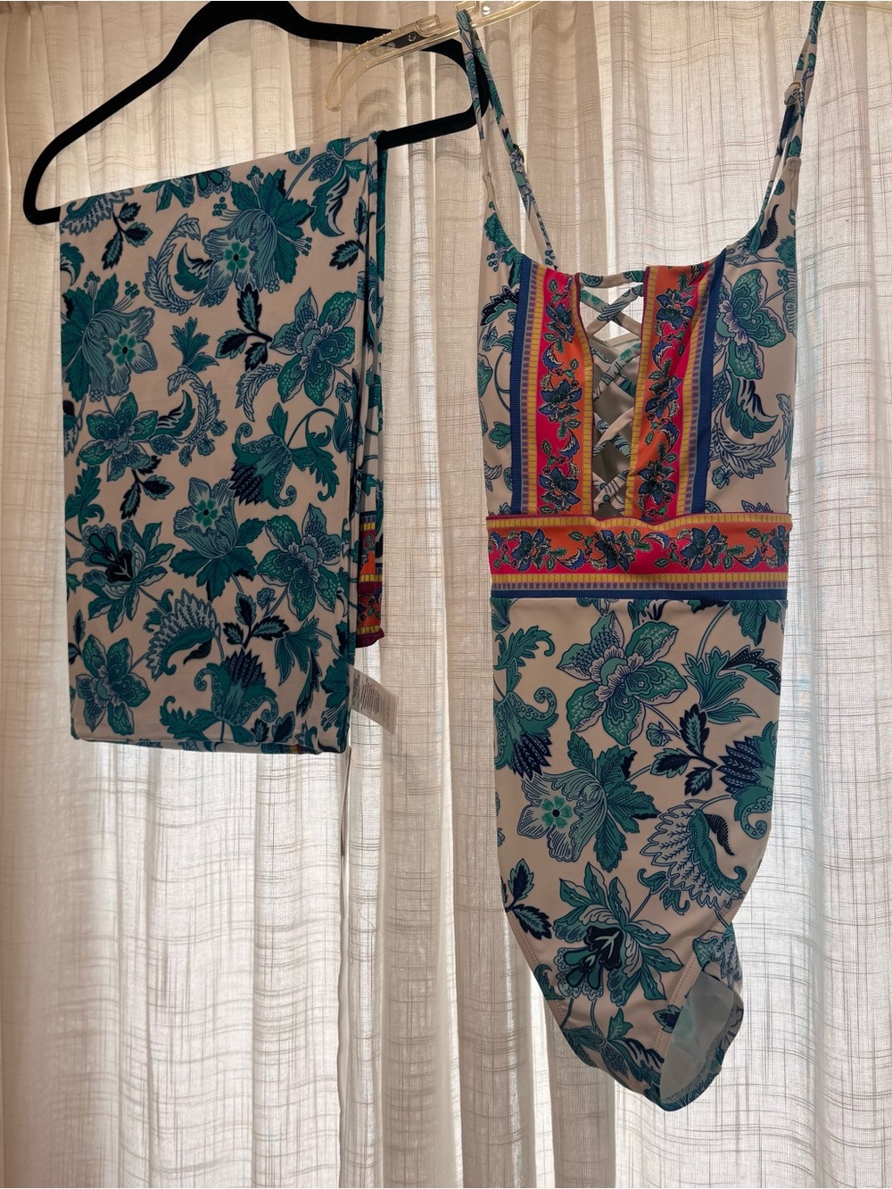 La Blanca White One-Piece Swimsuit with Teal Floral Print